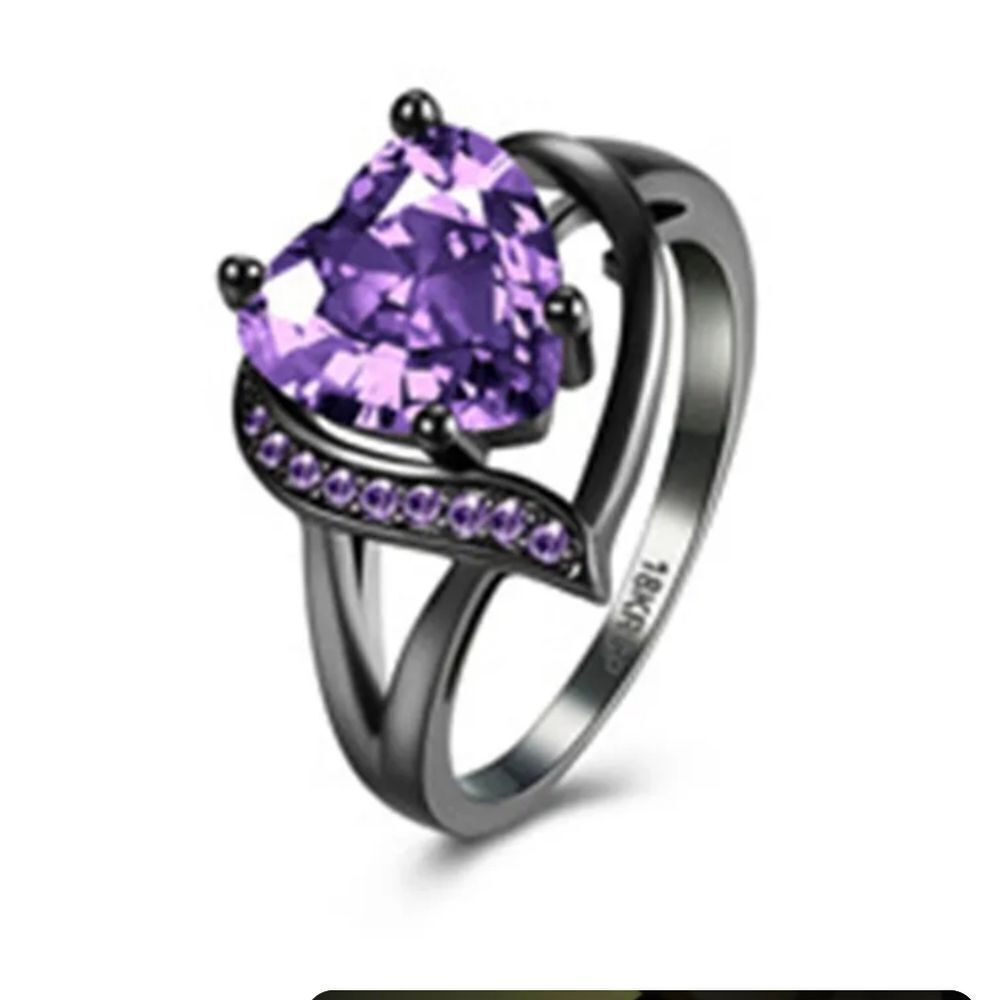 NWOT Black Heart with Purple CZ Crystal - Size 6